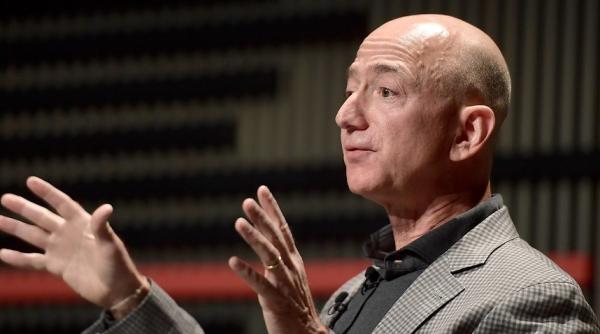 Jeff Bezos va oferi două miliarde de dolari pentru refacerea naturii
