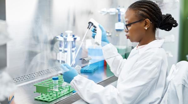 COVID-19. Pastila de la Pfizer schimbă cursul pandemiei. Compania cere aprobarea de urgență