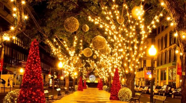 Luminiţe de Crăciun 2021 în Bucureşti. Ce spune Nicușor Dan