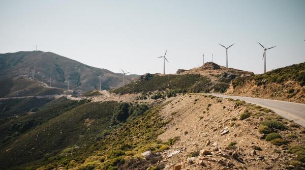 Cod galben de vânt puternic pentru mai multe localități din centrul țării