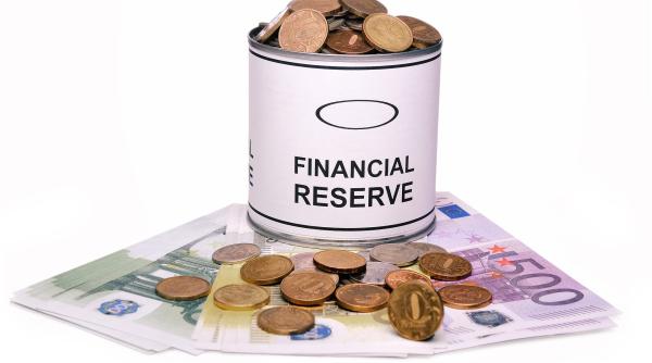 Trucuri geniale să plăteşti mai puţin la curent şi gaze