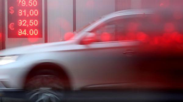 Piața bursieră a Rusiei s-a PRĂBUȘIT! Trei lovituri dintr-un foc