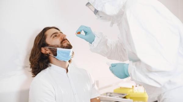 Noua variantă COVID B.1.1.529 a ajuns în Europa! O țară vizitată de români