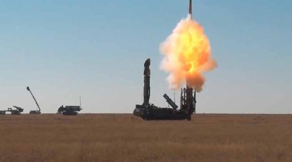 Avertismentul NATO pentru Moscova: ”Atacarea Ucrainei va costa extrem de scump”