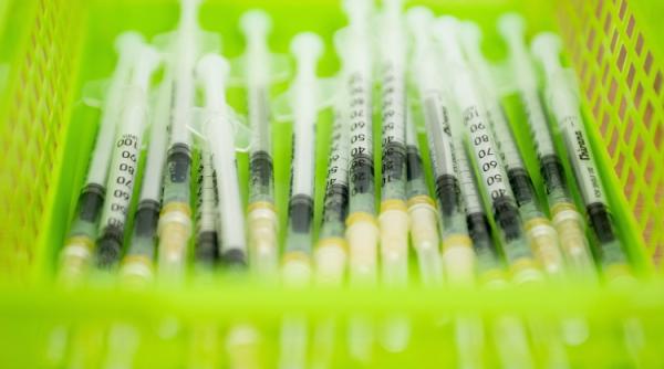 Amestecul a două vaccinuri produce cel mai puternic răspuns imunitar