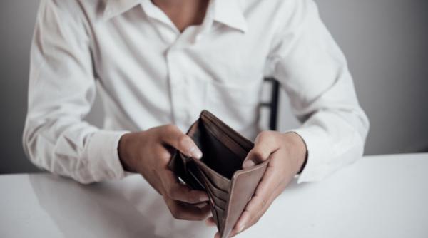 Veste PROASTĂ pentru românii care dețin CREDITE BANCARE