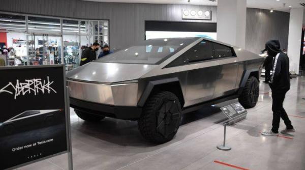 Pickup-ul electric Cybertrack, de la TESLA, are o HIBĂ. Este ceva URIAȘ
