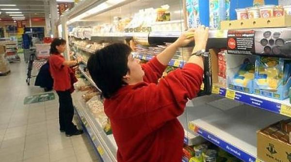Ungaria obligă hipermarketurile să doneze alimente și le majorează impozitele