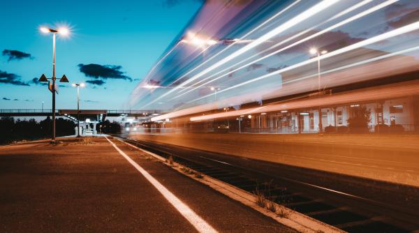 INCREDIBILUL s-a produs! Un tren a circulat cu VITEZĂ NORMALĂ în România