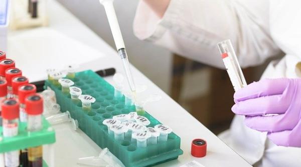 OMICRON? Se ”lipește” de om cu o viteză nemaipomenită