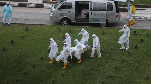 Europa impune restricții. SUA cheamă medicii militari să sprijine lupta