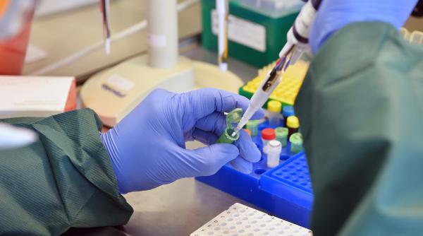 Omicron. Test PCR REVOLIȚIONAR. CE anunță o nouă tehnologie simplificată