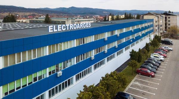 Sute de angajați ai Electroargeș, lăsați fără loc de muncă înainte de Crăciun