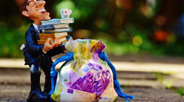 România a fost OBLIGATĂ să uite BANII pe care îi avea de PRIMIT de la alte ȚĂRI