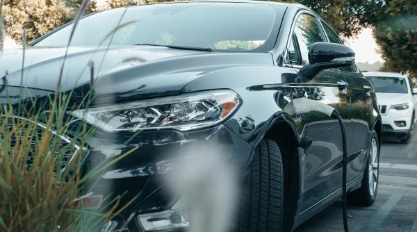 Tesla a bătut recordul! A fost o SURPRIZĂ chiar și pentru Elon Musk