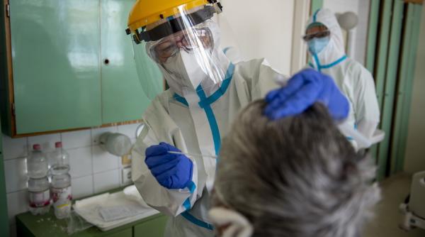 Testarea săptămânală a angajaților din anumite domenii