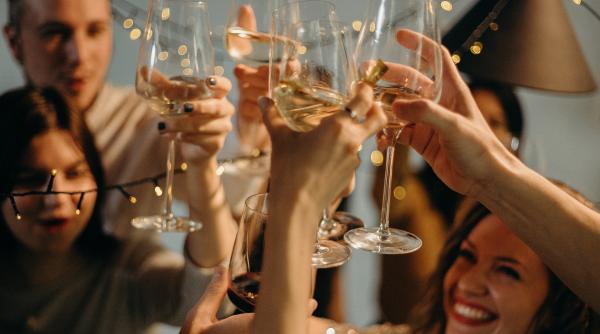 Reguli noi în starea de alertă: Cum se pot face nunţi şi petreceri