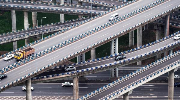 Marea Britanie suspendă implementarea autostrăzilor fără bandă de urgență