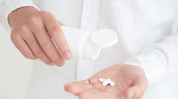 PARACETAMOL luat după VACCIN. Experții s-au RĂZGÂNDIT. Ce spun