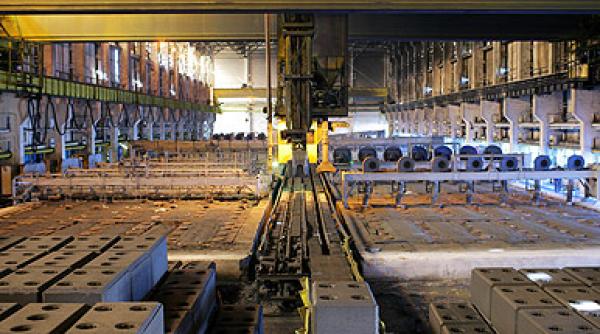 Industria aluminiului din România, îngropată de prețurile la energie. Ce măsuri sunt așteptate din partea Guvernului