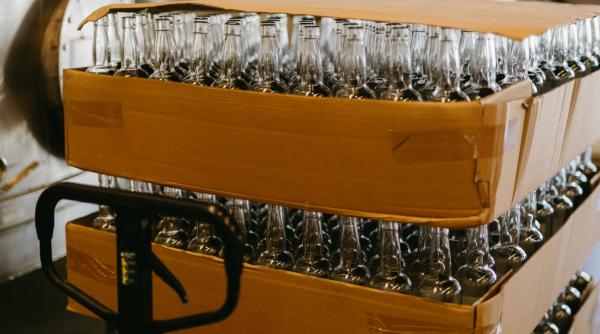 Iată ce ne așteaptă: Prețul exorbitant al gazului îi face pe mulți producători ucraineni de sticlă să pună lacătul la fabrică