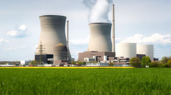 Polonia se reorientează spre NUCLEAR și construiește ȘASE reactoare. Contractul, semnat cu Westinghouse