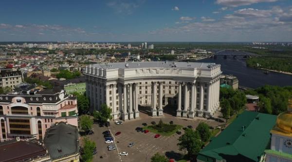 Britanicii urmează exemplul americanilor și pleacă din Ucraina. Știu ei ceva!