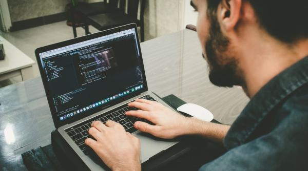 Fenomenul Brain Drain din industria IT. Cum ar putea fi oprit