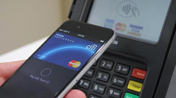 Apple vrea să concureze POS-urile: iPhone, folosit pentru a accepta plățile cu cardul