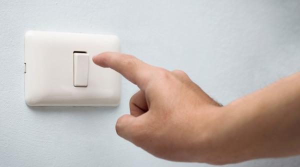 Asta e soluția? Șeful ANPC: Românii trebuie să învețe când să stingă și să aprindă lumina