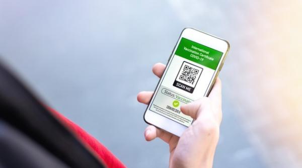 Certificatul verde, OBLIGATORIU cu TREI doze. Raed Arafat: Mâine intră o regulă! Nu este o chestiune inventată de noi