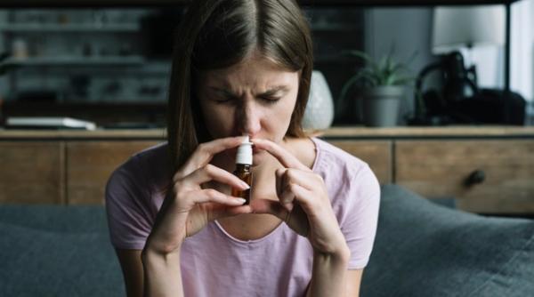 COVID: Vaccinul de rapel prin pulverizare nazală funcționează la șoareci