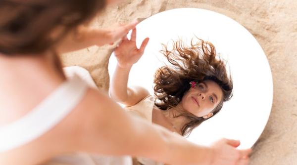 COVID-19. Privește în OGLINDĂ și vei afla dacă ai OMICRON