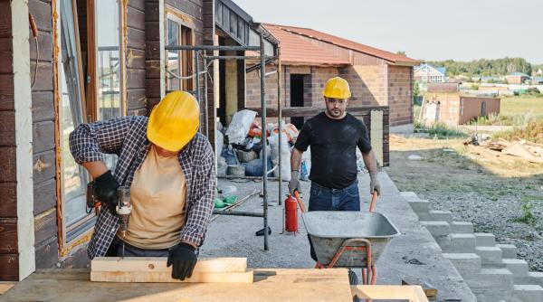 Cât CÂȘTIGĂ un angajat în construcții. Salariile uriașe de care FUG românii