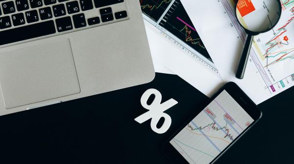 Top 5 criptomonede sub 1 dolar în care poți investi în 2022