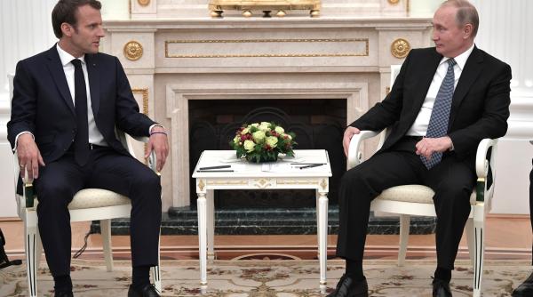 Macron a întâlnit la Moscova un Putin mai DUR, diferit de cel pe care-l cunoștea