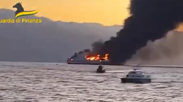 Poluare lângă Corfu. Feribotul care a luat FOC transporta 800 m3 de combustibil 