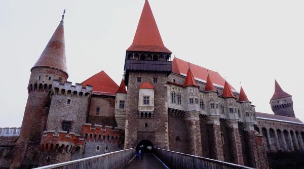 Cum s-a rezolvat problema încălzirii unuia dintre cele mai celebre castele din România