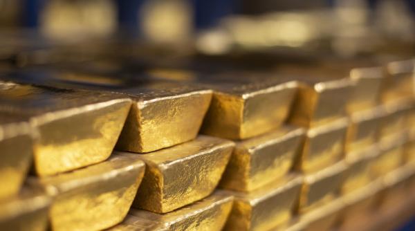 Curs valutar 21 februarie 2022. Leul, vlăguit în fața euro și dolarului; aurul câștigă teren