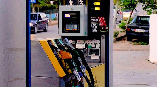 Scădere acciză carburant. Cîţu: Dacă nu scade preţul la pompă, cineva trebuie să răspundă pentru asta