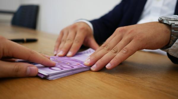 Curs BNR. Leul continuă să scadă față de euro. Evoluția față de dolar. Aurul scade