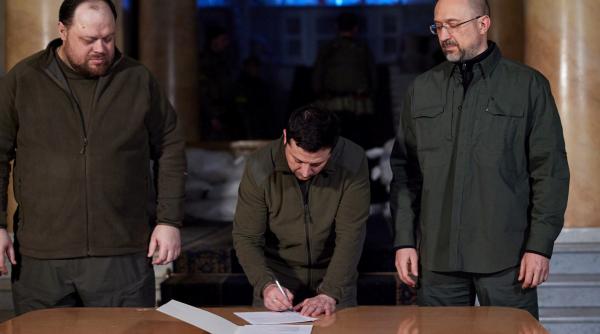 Zelenski i-a scutit de viză pe combatanţii străini care vor să lupte în Ucraina 