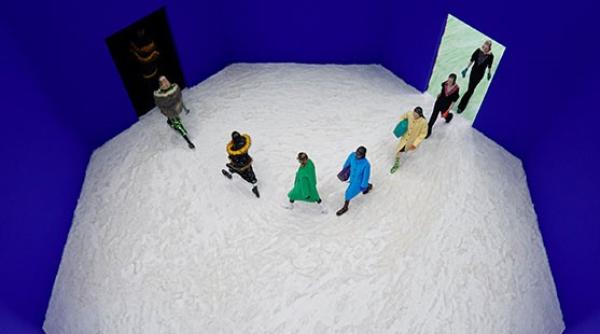 Rușii nu se mai îmbracă la Prada. Purtați ce aveți! Mii de oameni rămași fără job