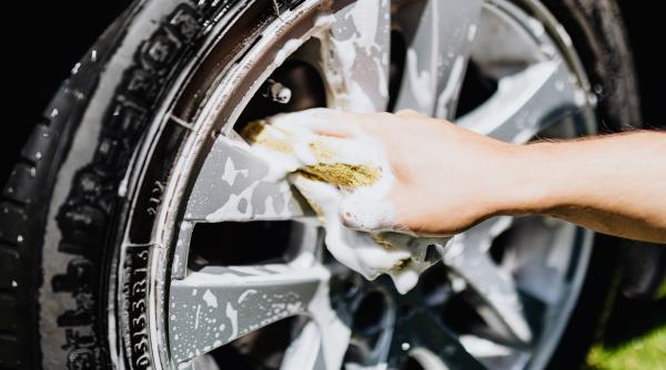 Scenariu demn de "Las Fierbinţi". Sindicatul Europol acuză Poliţia Română că operează spălătorii auto ilegale