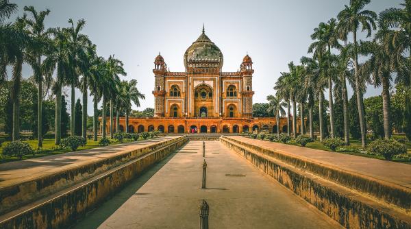 Lovită de sancţiuni, Rusia caută SALVAREA în India