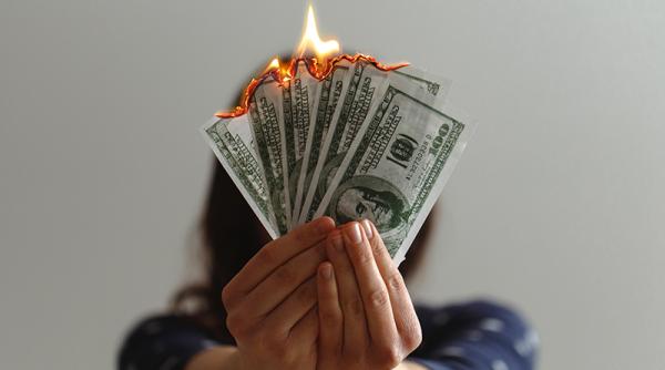 Vom rămâne fără bani fizici în 5-10 ani. Experții explică cu ce vor fi înlocuiți