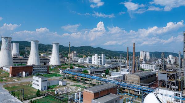 Prețurile uriașe la energie și gaze îngroapă industria chimică a României