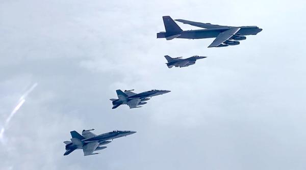 Americanii își flexează mușchii în Alaska. Demonstrație de forță a aviației militare