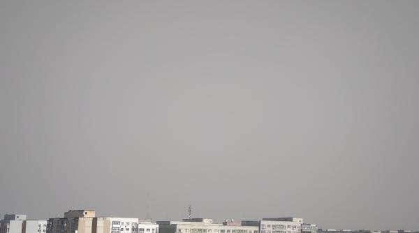 Bucureştiul, acoperit de un nor uriaş de praf. Imagini incredibile. Update: Ce spune Gabriela Băncilă (ANM)