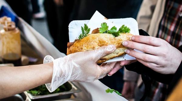 Părăsiți de toții, rușii s-au apucat să ”cloneze” ... un renumit fast-food